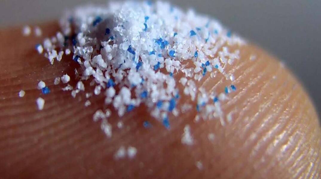 Έρευνα: Εντοπίστηκαν για πρώτη φορά πλαστικά μικροσωματίδια σε ανθρώπινο αίμα