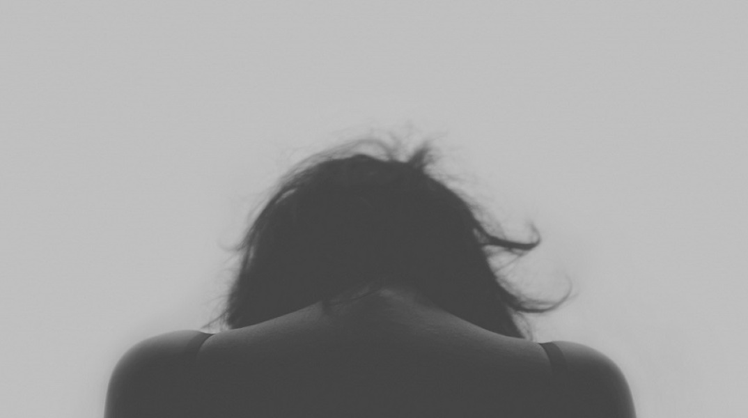 Κρατούσαν «φυλακισμένη» 19χρονη και την εξέδιδαν έως και 30 φορές την ημέρα.