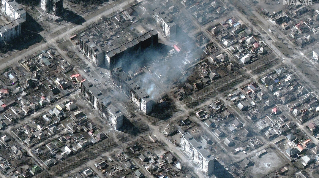 Ισοπεδωμένα κτίρια στη Μαριούπολη από τους ρωσικούς βομβαρδισμούς στην Ουκρανία