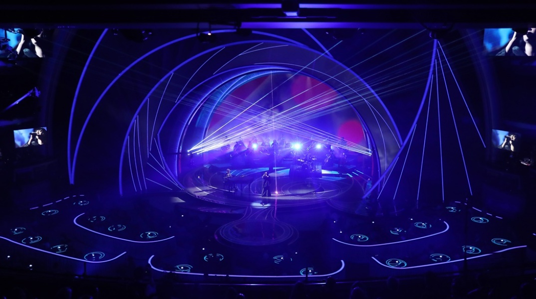 Oscars 2022: Η φωτισμένη με μπλε φως σκηνή της 94ης απονομής των βραβείων