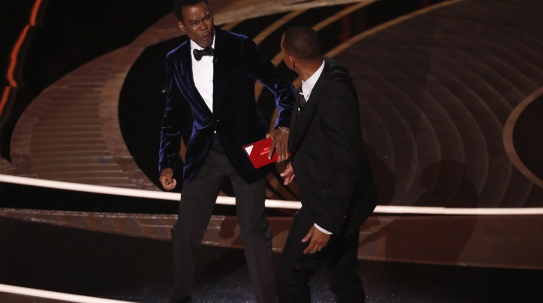 Oscars 2022: Ο Will Smith χτυπά τον Chris Rock 