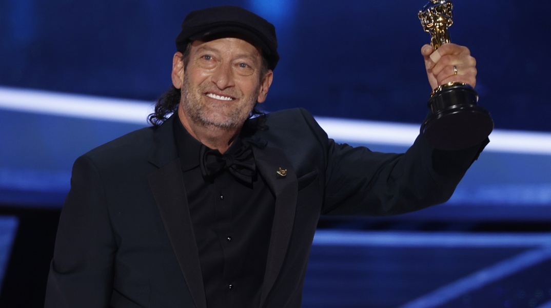 Oscars 2022: Ο Troy Kotsur κρατά το χρυσό αγαλματίδιο για τον Β' Ανδρικό Ρόλο