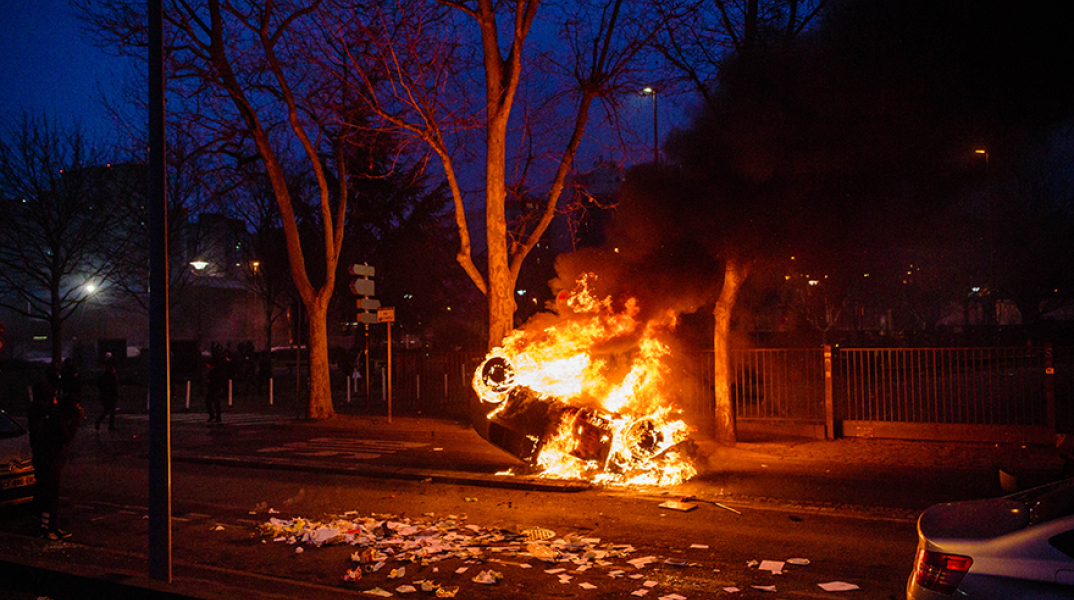 Γαλλία: Νύχτες βίας στα παρισινά προάστια