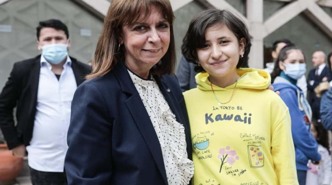 Η Κατερίνα Σακελλαροπούλου με την Arezu Kabuli στην Πορτογαλία