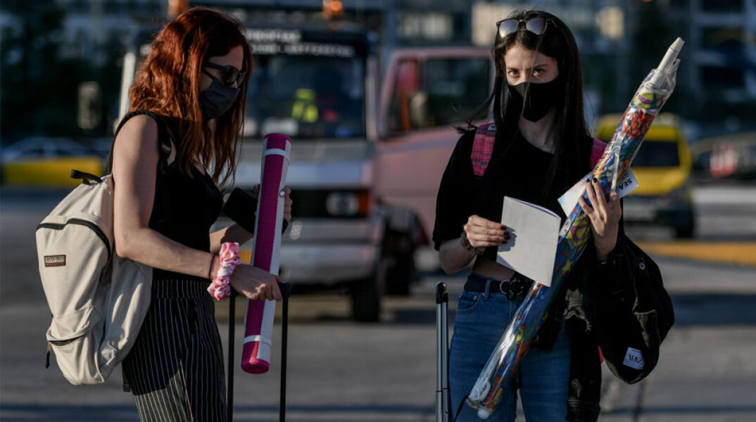 Πάσχα 2022 με μάσκα και πιστοποιητικό εμβολιασμού, σύμφωνα με την εισήγηση που έκανε η Επιτροπή Εμπειρογνωμόνων