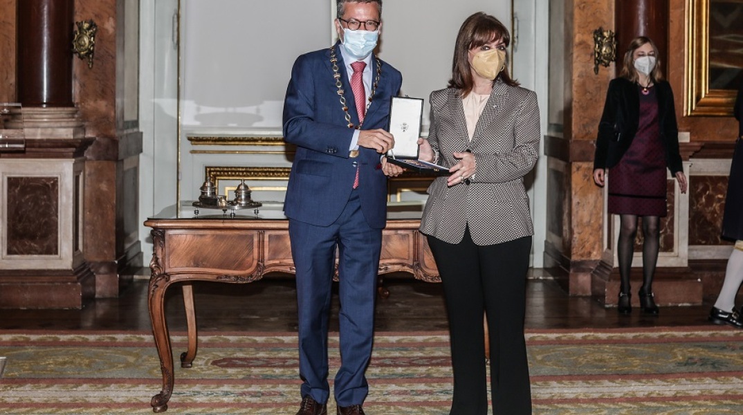 Σακελλαροπούλου: Τιμήθηκε με το Χρυσό Κλειδί της πόλης της Λισαβόνας