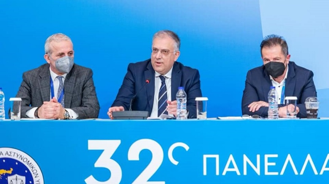 Θεοδωρικάκος: Αποδεσμεύουμε 1.500 αστυνομικούς από τη διανομή δικογράφων