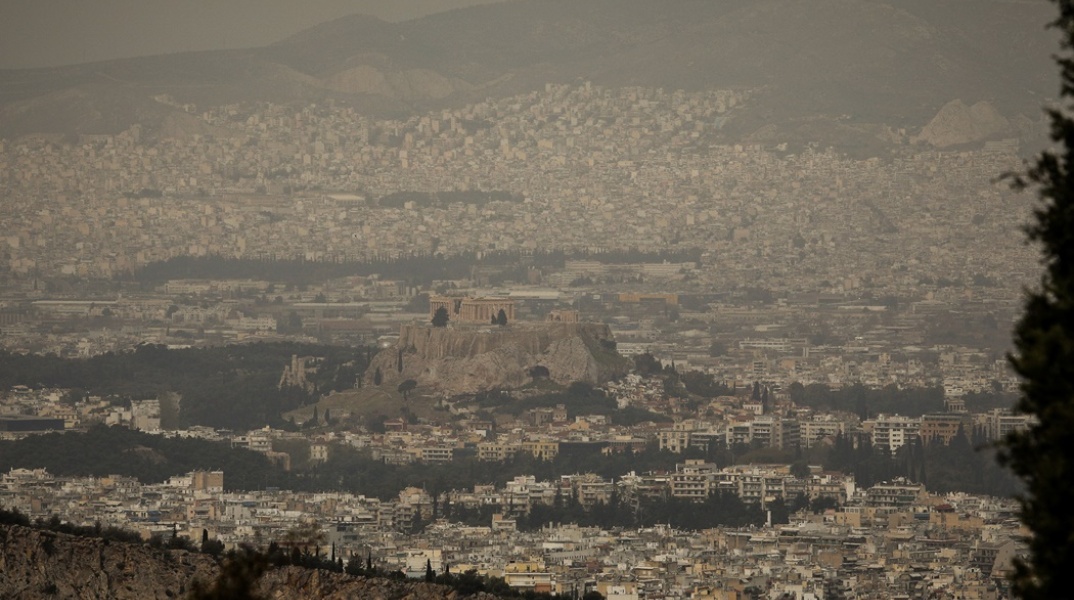 Αφρικανική σκόνη πάνω από την Αθήνα - Αχνοφαίνεται η Ακρόπολη