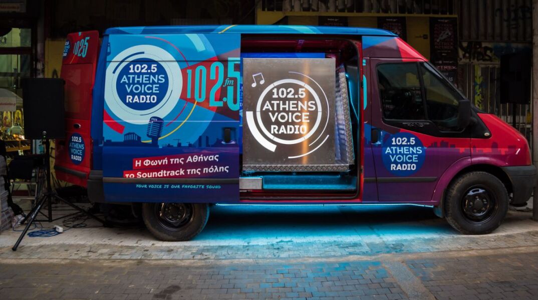 Athens Voice Radio 102.5 - To βαν του ραδιοφωνικού σταθμού