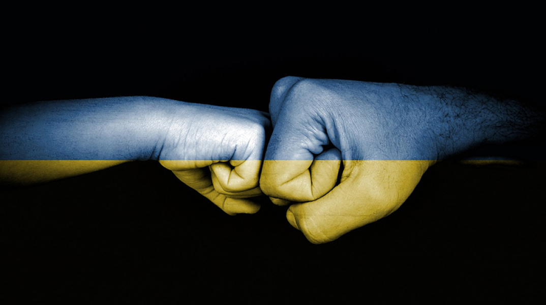 Γροθιές με τα χρώματα της Ουκρανίας