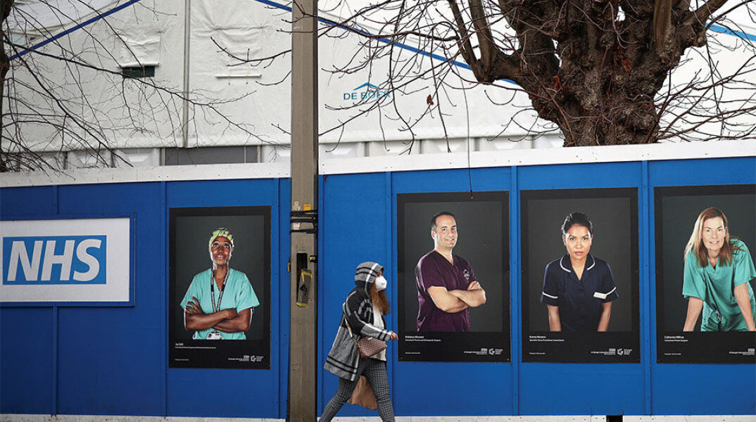 Κορωνοϊός: Η Βρετανία αίρει τον υποχρεωτικό εμβολιασμό για τους υγειονομικούς