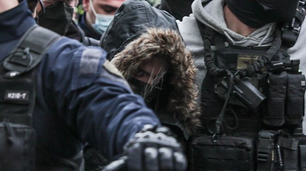 Πάτρα: Η Ρούλα Πισπιρίγκου καταγγέλλει ξυλοδαρμό στη ΓΑΔΑ