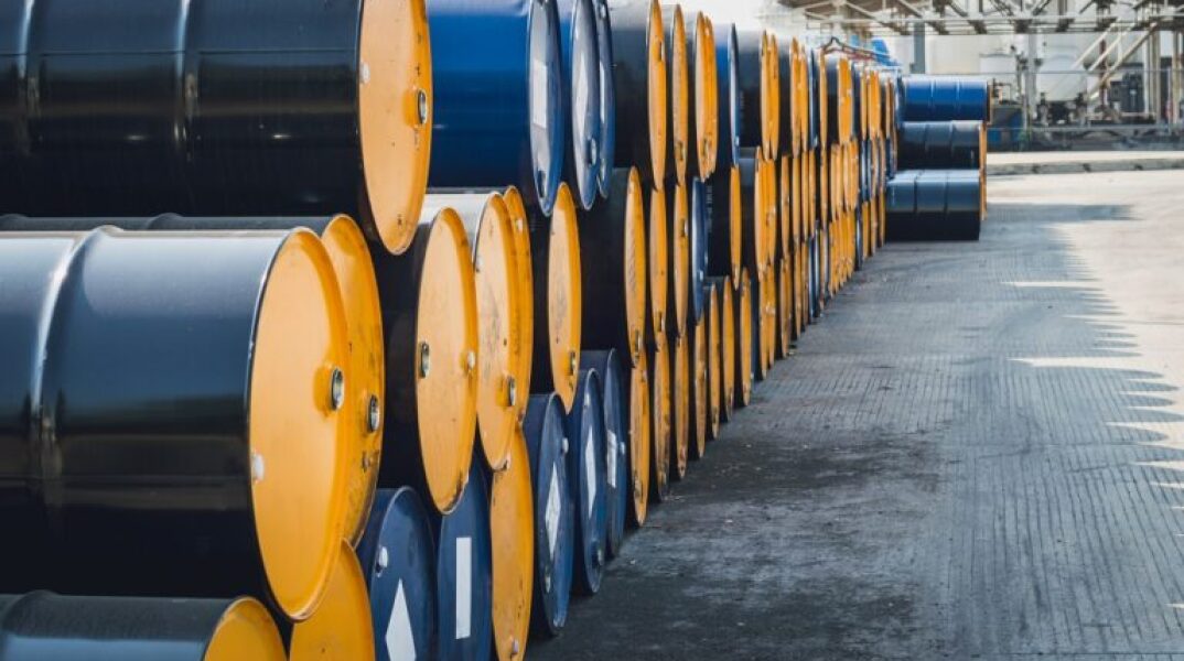 Πετρέλαιο: Η μαζική απελευθέρωση αποθεμάτων «έριξε» το WTI κάτω από τα 100 δολάρια