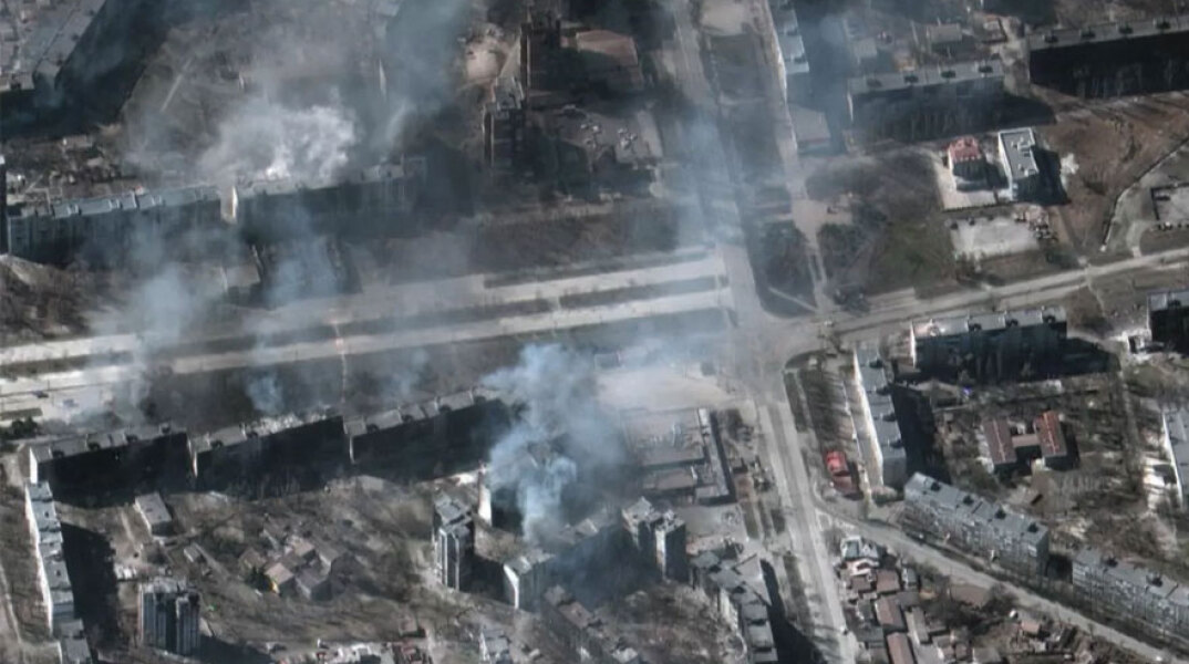 Κατεστραμμένα κτίρια στη Μαριούπολη