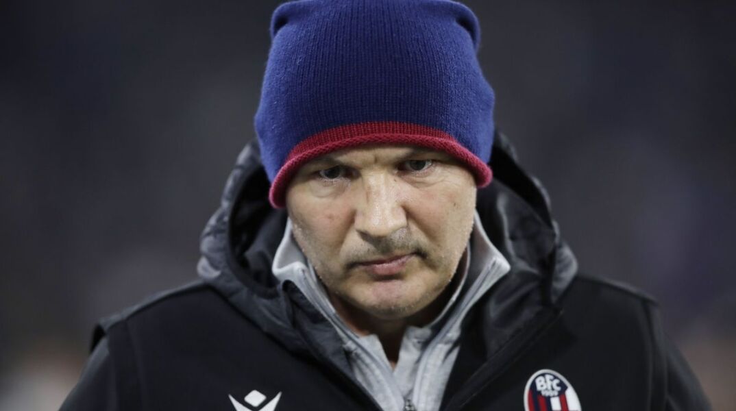 Ο Σίνισα Μιχαΐλοβιτς παραχώρησε έκτακτη συνέντευξη Τύπου το μεσημέρι του Σαββάτου (26/3) όπου γνωστοποίησε πως θα χρειαστεί να δώσει νέα σκληρή μάχη με την λευχαιμία που θα τον κρατήσει εκτός γηπέδων για κάποιους αγώνες.