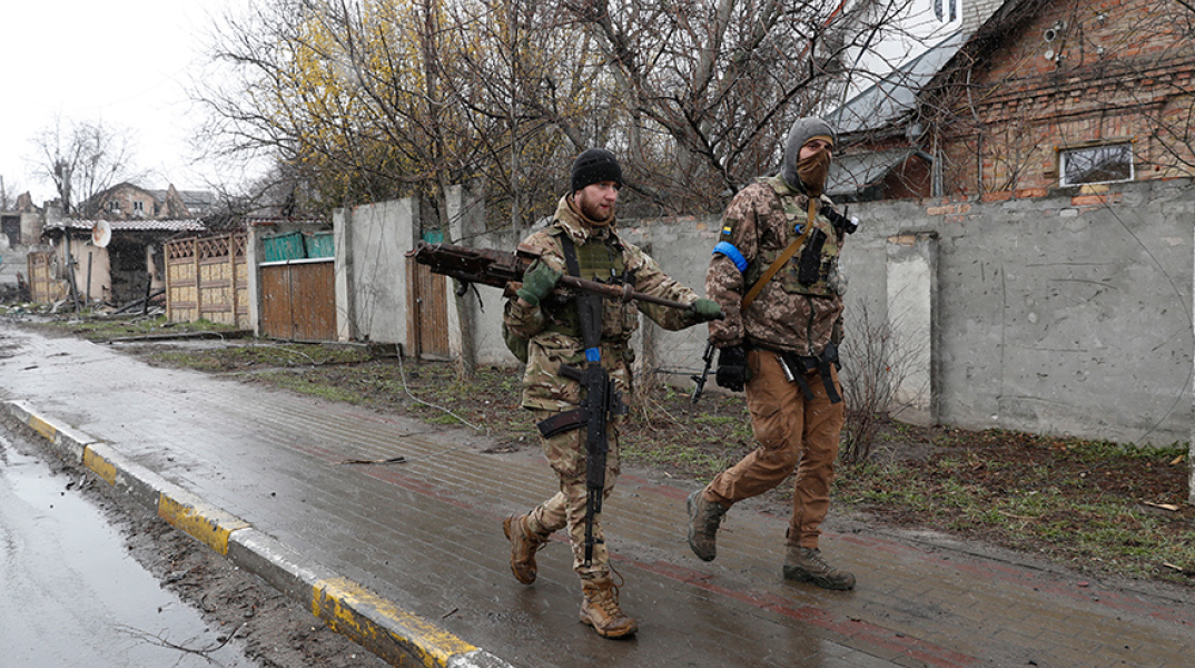 Πόλεμος στην Ουκρανία: Ουκρανοί στρατιώτες στην πόλη Μπούκα