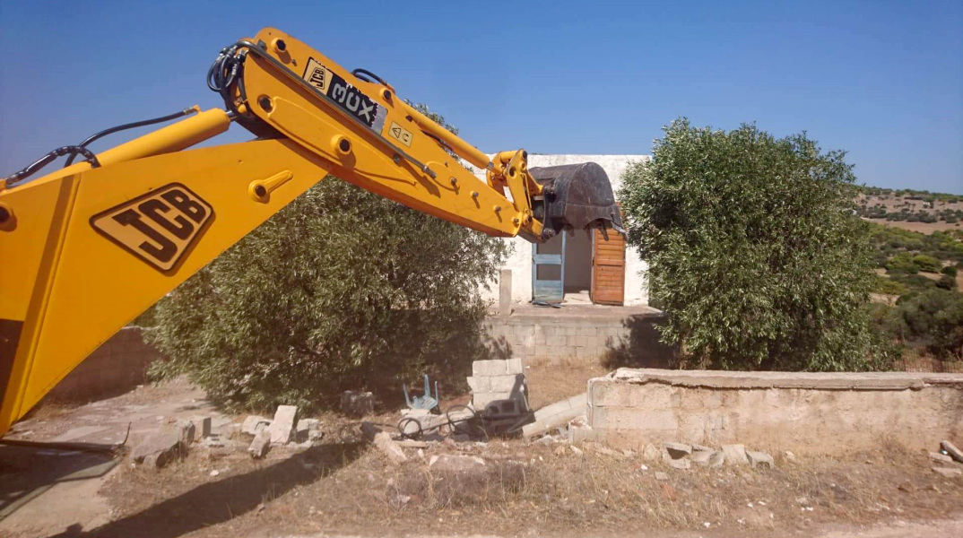 αυθαίρετο, μπουλντόζα, κατεδάφιση