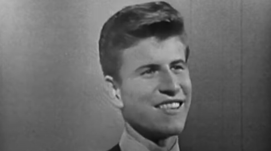 Bobby Rydell σε εμφάνισή του σε μουσικό σόου της τηλεόρασης