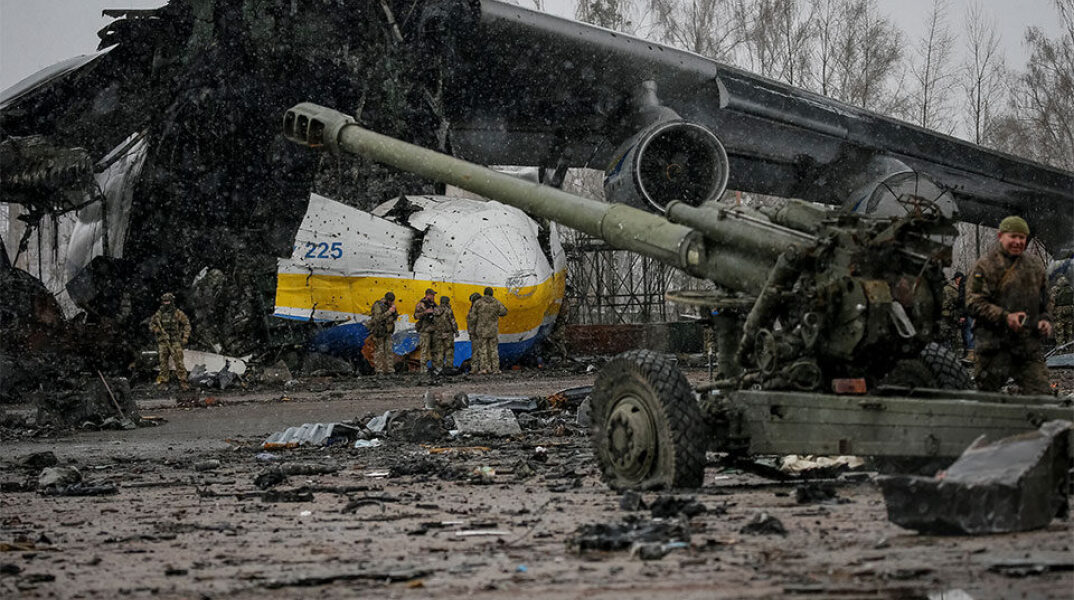 Το ρωσικό υπουργείο Άμυνας ισχυρίστηκε ότι μια ουκρανική βάση αποθήκευσης καυσίμων καταστράφηκε από ρωσικούς πυραύλους στην περιοχή του Χαρκόβου, μετέδωσε το πρακτορείο RIA. Οι ρωσικές δυνάμεις κατέστρεψαν επίσης ουκρανικό στρατιωτικό εξοπλισμό και ξένα ό