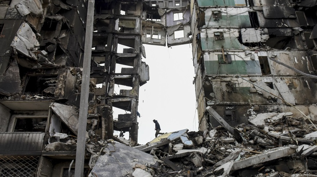 Ουκρανία: Το Σεβεροντονέτσκ βομβαρδίζεται, χτυπήθηκαν συνολικά δέκα κτίρια και ένα εμπορικό κέντρο 