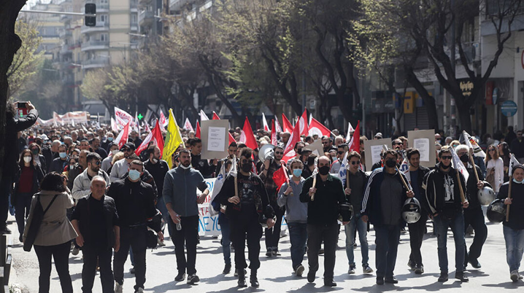 Πορείας διαμαρτυρίας στη Θεσσαλονίκη για την ακρίβεια στο πλαίσιο της 24ωρης απεργίας των ΓΣΕΕ/ΑΔΕΔΥ