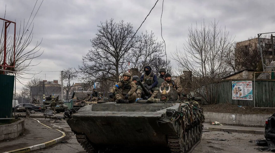 Ουκρανία: Βίντεο δείχνει μέλη των ουκρανικών δυνάμεων να πυροβολούν έναν αιχμάλωτο Ρώσο στρατιώτη