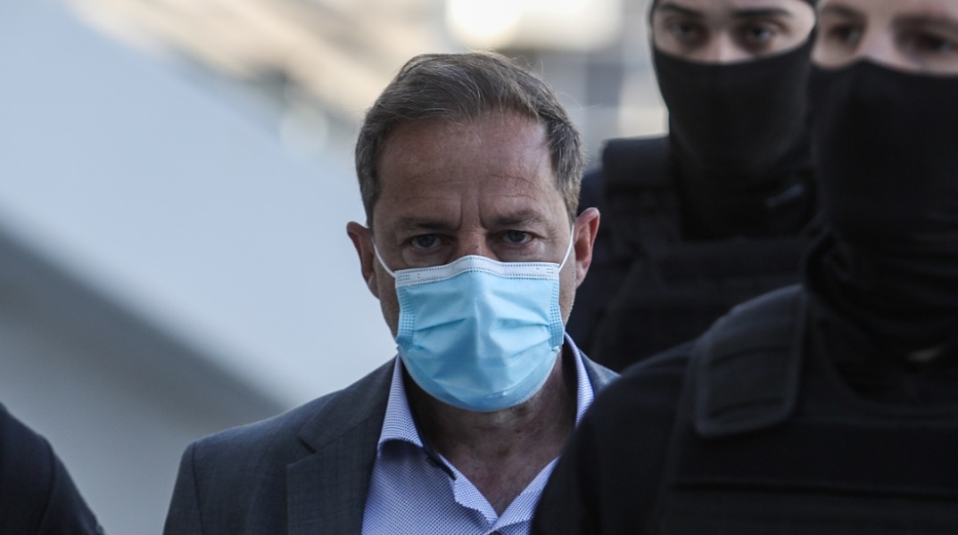 Ο Δημήτρης Λιγνάδης κατά τη μεταφορά του στο δικαστήριο