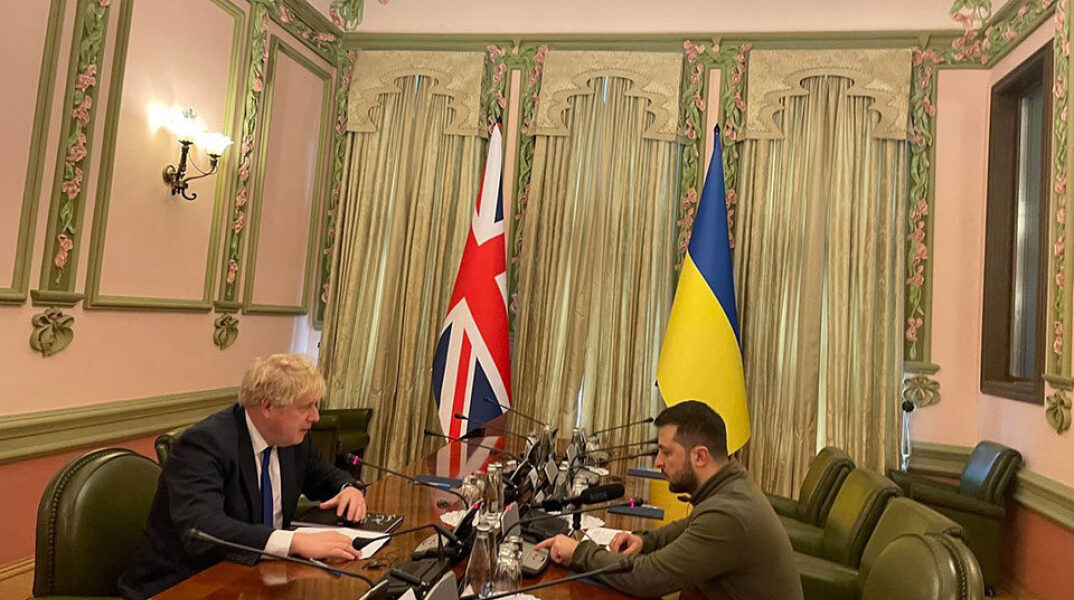 Πόλεμος στην Ουκρανία: Στο Κίεβο ο Μπόρις Τζόνσον – Συνάντηση με Ζελένσκι
