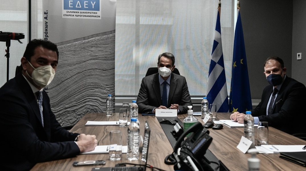 ΕΠΙΣΚΕΨΗ ΤΟΥ ΠΡΩΘΥΠΟΥΡΓΟΥ ΚΥΡ. ΜΗΤΣΟΤΑΚΗ ΣΤΗΝ ΕΛΛΗΝΙΚΗ ΔΙΑΧΕΙΡΙΣΤΙΚΗ ΕΤΑΙΡΕΙΑ ΥΔΡΟΓΟΝΑΝΘΡΑΚΩΝ (ΤΑΤΙΑΝΑ ΜΠΟΛΑΡΗ/EUROKINISSI)