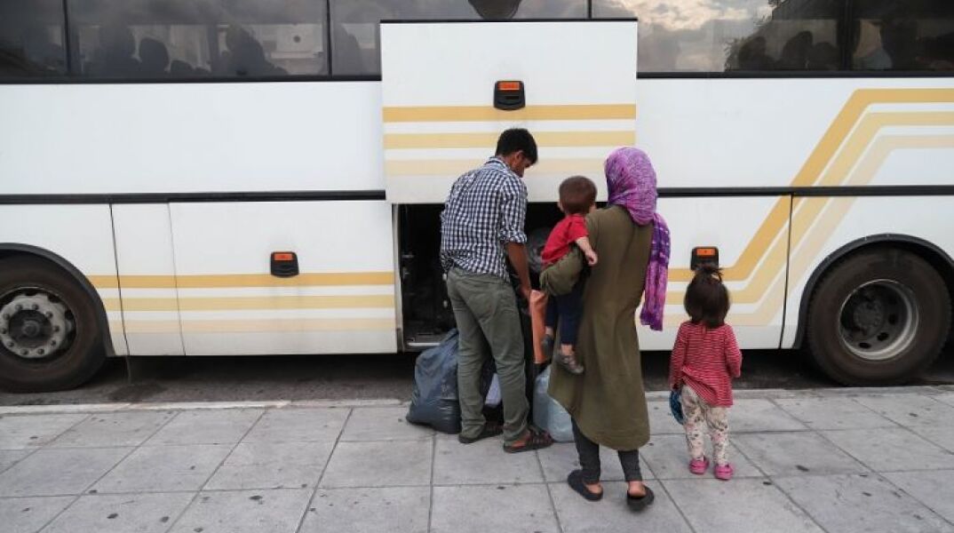 Έρευνα: Το 72,6% αιτούντων άσυλο και προσφύγων δεν εργάζεται