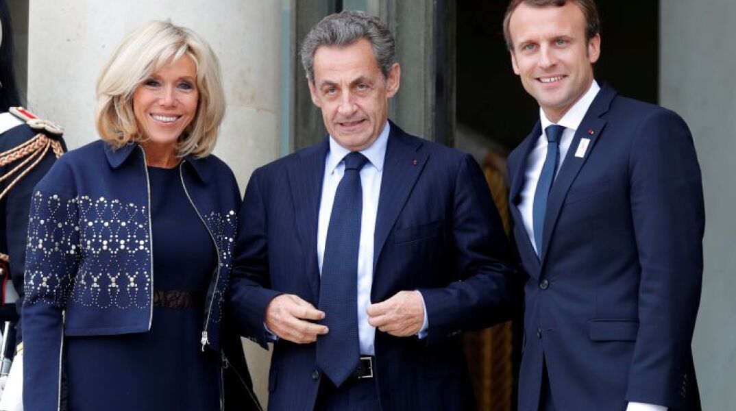 Ο Σαρκοζί ανακοίνωσε ότι θα ψηφίσει Μακρόν