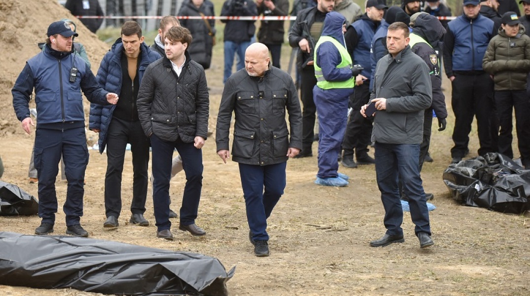 Ουκρανία: Στην Μπούκα ο εισαγγελέας του Διεθνούς Ποινικού Δικαστηρίου