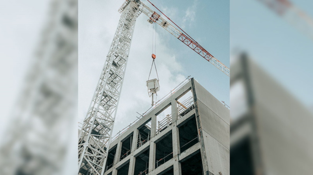 Φωτογραφία από κτίριο υπό κατασκευή.