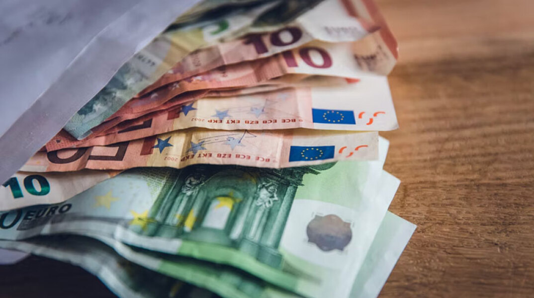 Την Πέμπτη 14 Απριλίου 2022 πληρώνεται το Δώρο Πάσχα σε εργαζόμενους σε αναστολή ή μηχανισμό «ΣΥΝ-ΕΡΓΑΣΙΑ»