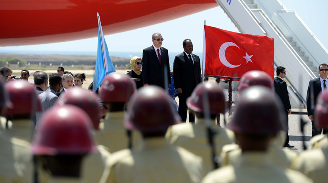 Ο Ρετζέπ Ταγίπ Ερντογάν σε ταξίδι του στη Σομαλία το 2015