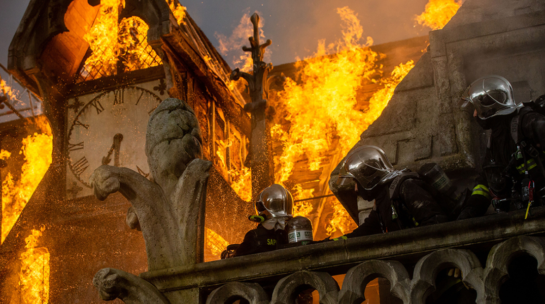 «Η Παναγία των Παρισίων φλέγεται», ένα docudrama από τον Ζαν-Ζακ Ανό