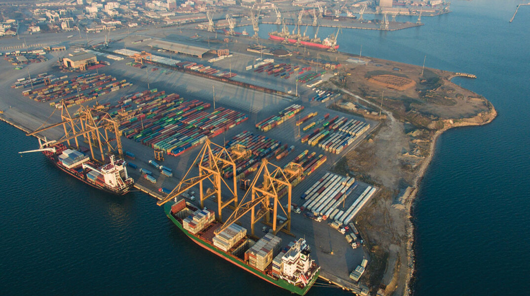 Εμπορικό λιμάνι από ψηλά