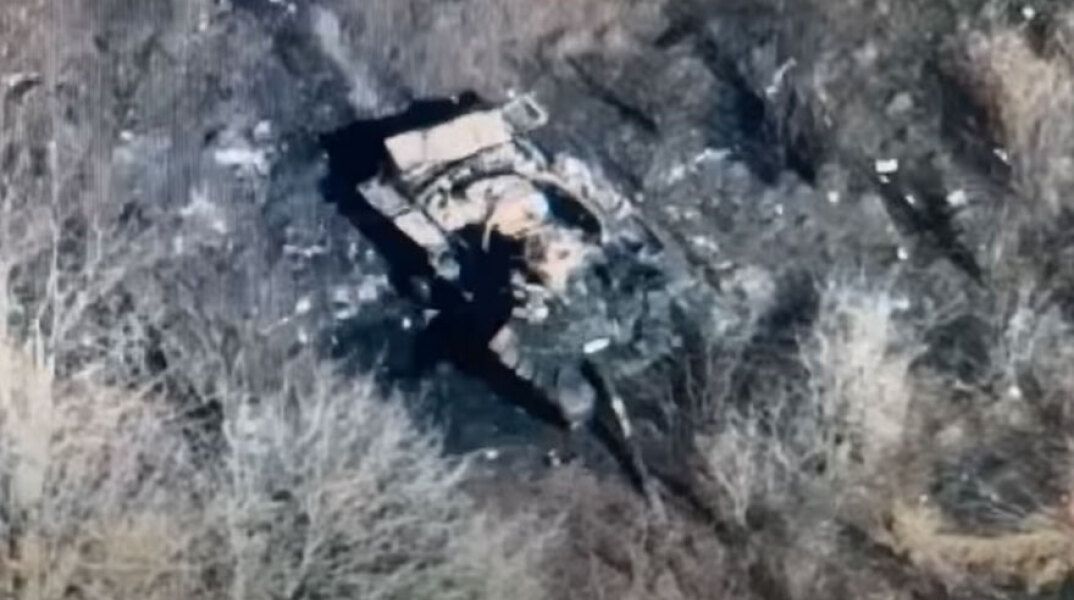 Ρωσικό τανκ μετά την επίθεση από τον ουκρανικό στρατό στο Χάρκοβο στην Ανατολική Ουκρανία