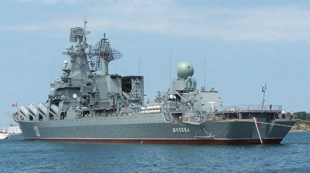 Φλέγεται η ναυαρχίδα του ρωσικού στόλου της Μαύρης Θάλασσας
