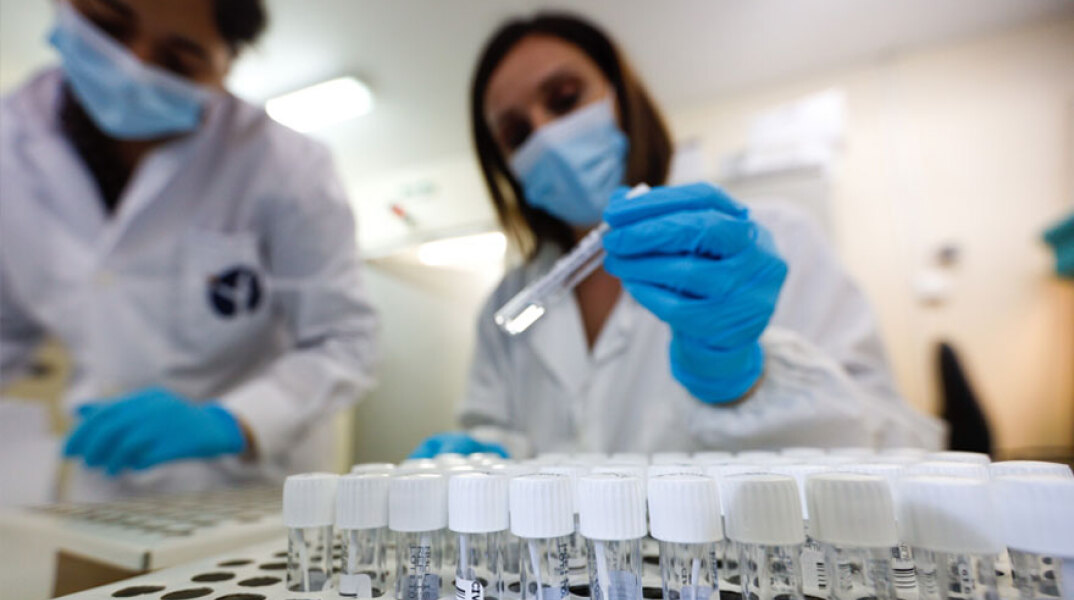 Το στέλεχος Όμικρον 2 κυριαρχεί στις μεταλλάξεις στην Ελλάδα