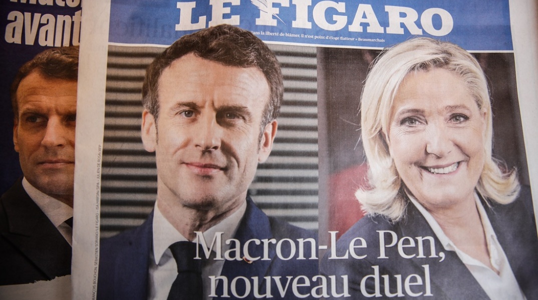 Ο Εμανουέλ Μακρόν και η Μαρίν Λεπέν σε εξώφυλλο γαλλικής εφημερίδας