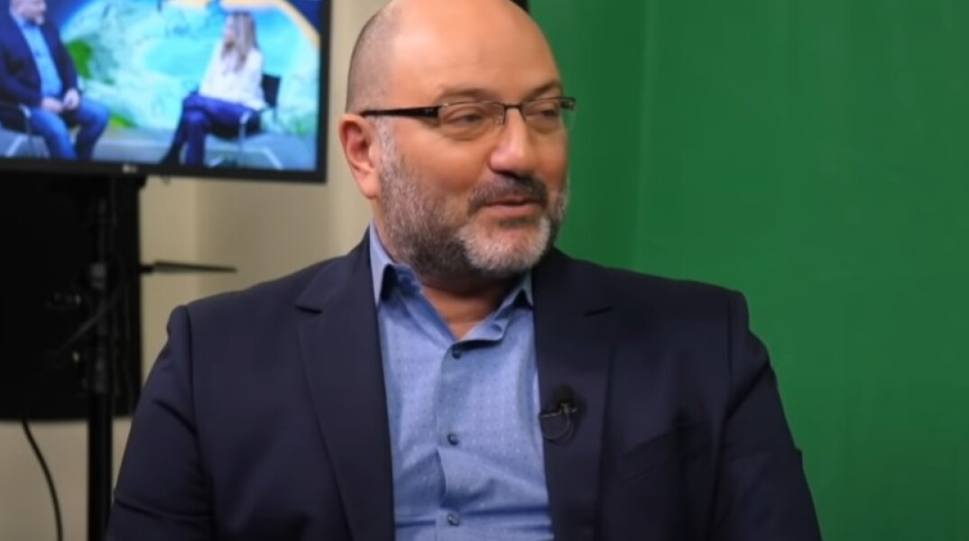 Σάκης Αρναούτογλου