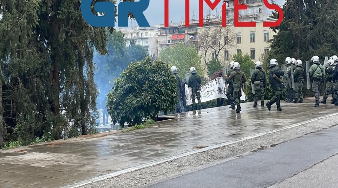  Θεσσαλονίκη: Επεισόδια με χημικά μέσα στο ΑΠΘ 