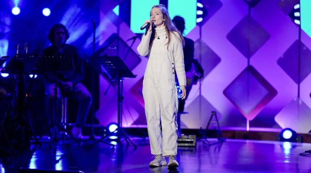 Η Αμάντα Γεωργιάδη τραγουδά το Die Together σε εκπομπή της ΕΡΤ