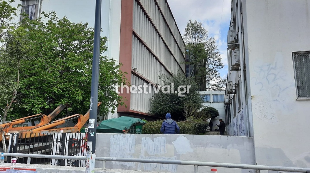 Ένταση μεταξύ αντιεξουσιαστών και αστυνομικών στο ΑΠΘ (φωτο & video)