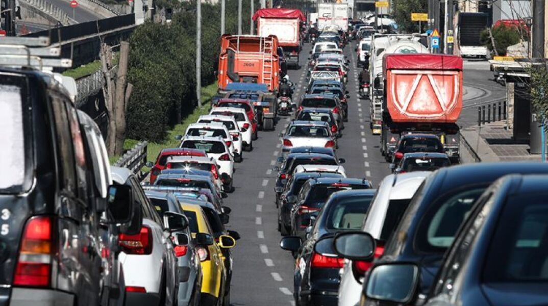 Κίνηση στους δρόμους της Αθήνας 