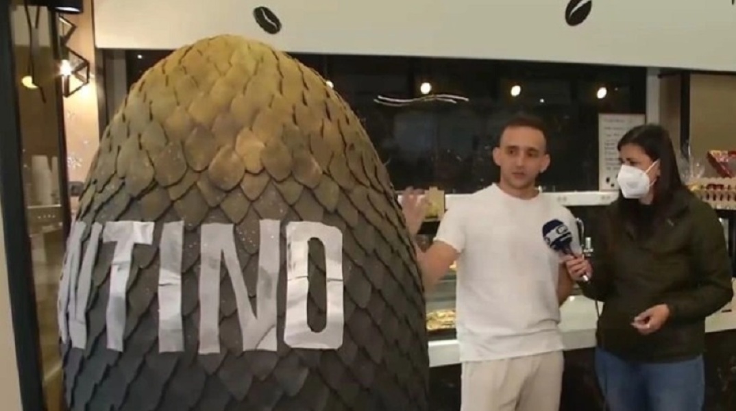 Θεσσαλονίκη: Ζαχαροπλαστείο έφτιαξε γιγαντιαίο αυγό 90 κιλά