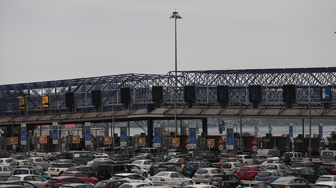 Σε εξέλιξη η έξοδος για το Πάσχα – Ουρές στα διόδια