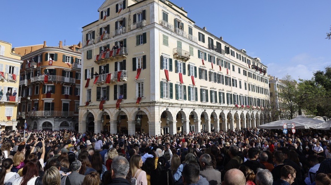 Πρώτη Ανάσταση και το έθιμο των Μπότηδων στην Κέρκυρα