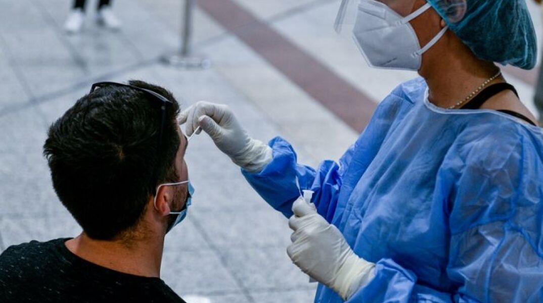 Rapid test από κλιμάκια του ΕΟΔΥ